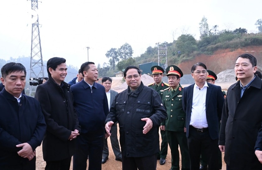 PM Chinh: Building expressways opens new development space